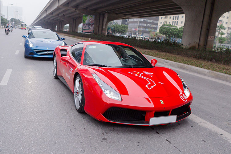 Còn ở hành trình siêu xe Car Passion Legend 2023 này, nhiều người cũng tò mò không rõ liệu nam ca sĩ này sẽ di chuyển trên mẫu siêu xe nào, khi Ferrari 488 GTB và Mercedes-AMG G63 anh đã bán đi.