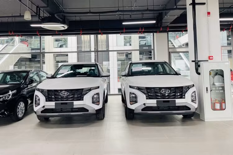 Ra mắt từ tháng 3/2022, Hyundai Creta vẫn luôn khẳng định được vị trí đối với khách hàng nhờ thiết kế vuông vức và hiện đại, phù hợp với đối tượng khách hàng trẻ, cùng với đó là nhiều tính năng hiện đại.
