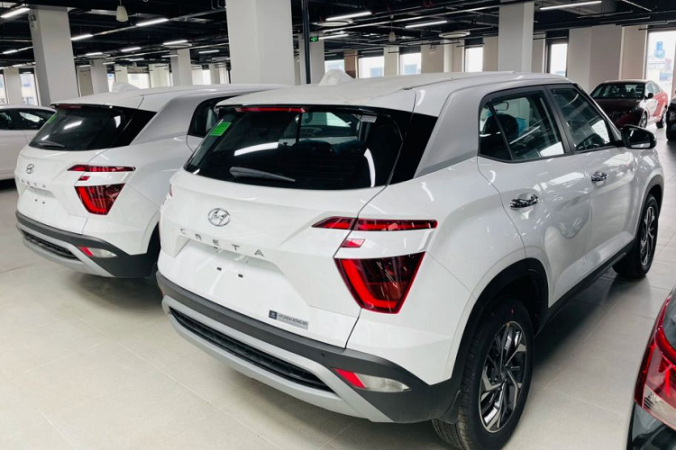 Hyundai Creta vẫn sở hữu số đo 3 D x R x C lần lượt là 4.315 x 1.790 x 1.660 mm, chiều dài cơ sở 2.610 mm và khoảng sáng gầm 200 mm. Tại thị trường Việt Nam, Hyundai Creta có kiểu dáng được coi là "tiểu Tucson" với nhiều chi tiết được chia sẻ thiết kế từ đàn anh. 