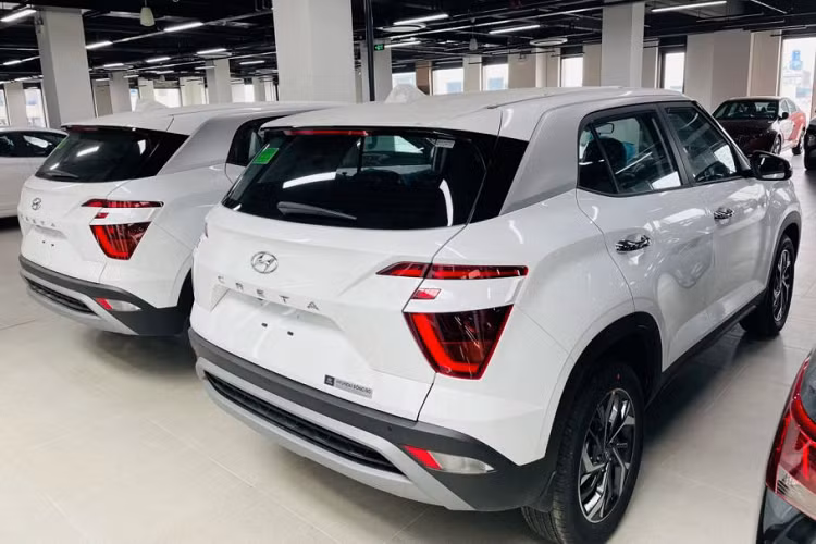 Hyundai Creta vẫn sở hữu số đo 3 D x R x C lần lượt là 4.315 x 1.790 x 1.660 mm, chiều dài cơ sở 2.610 mm và khoảng sáng gầm 200 mm. Tại thị trường Việt Nam, Hyundai Creta có kiểu dáng được coi là "tiểu Tucson" với nhiều chi tiết được chia sẻ thiết kế từ đàn anh. 