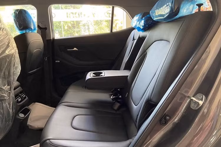 Bản Cao cấp nhất sẽ có thêm gói công nghệ SmartSense với các ‘‘option’’ hiện đại gồm phòng tránh va chạm trước FCA, phòng tránh va chạm điểm mù BCA, hỗ trợ giữ làn đường LFA, hỗ trợ phòng tránh va chạm phía sau RCCA.