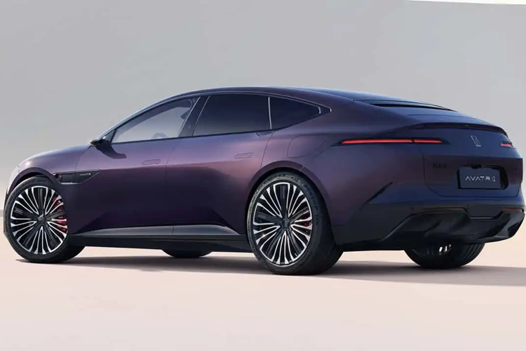 Hệ thống này không cần bản đồ HD và đáp ứng 90% các tình huống lái xe trong đô thị. Khả năng tự lái là một trong những điểm bán hàng lớn nhất của thị trường Avatr đối với khách hàng của mình.