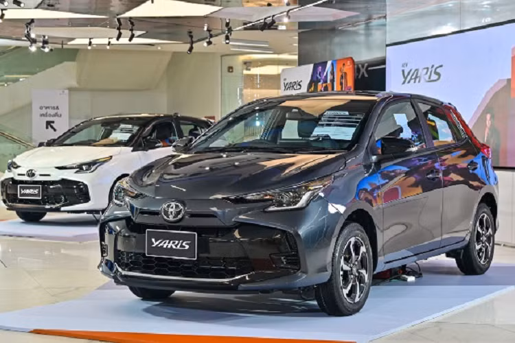 Tính riêng tháng 4, đã có 2.288 chiếc Toyota Yaris 2023 mới được bàn giao cho khách hàng. Con số này khiến các đối thủ cùng phân khúc như Honda City Hatchback, Suzuki Swift, Mazda 2 phải “kiêng dè”. Tại Thái Lan, Toyota Yaris 2023 có tổng cộng 4 phiên bản, bao gồm 1.2 Sport CVT, 1.2 Smart CVT, 1.2 Premium CVT và 1.2 Premium S CVT.