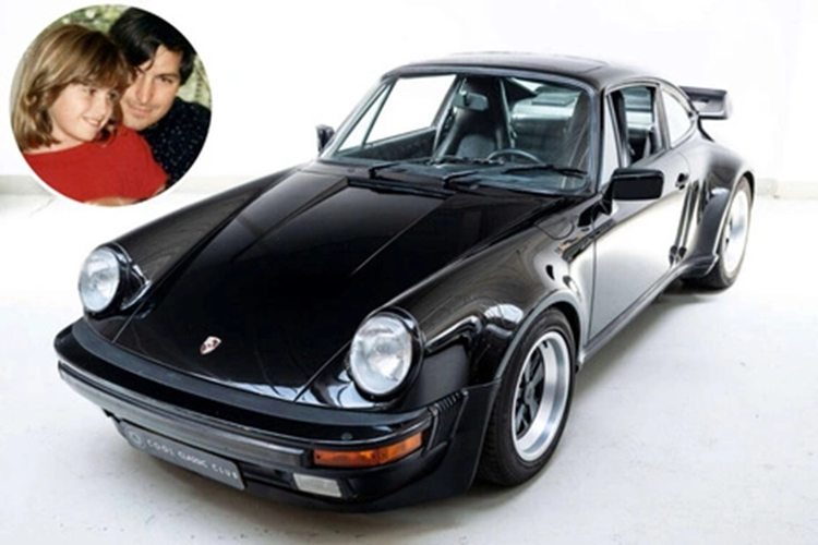 Còn ông thì luôn được đi chiếc xe không biển số, chỉ với dòng mã vạch nhỏ xíu mang phong cách riêng của mình. Như vậy, trong suốt vài thập kỷ, Jobs chỉ gắn bó với mỗi chiếc xe tối đa khoảng 6 tháng.