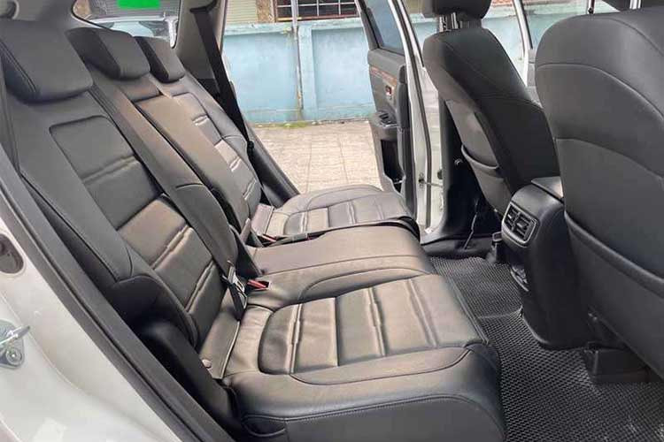 Về an toàn, Honda CR-V 2022 sở gói Honda Sensing với những tính năng cao cấp gồm: Hệ thống phanh giảm thiểu va chạm, hệ thống đèn pha thích ứng tự động, hệ thống kiểm soát hành trình thích ứng, hệ thống giảm thiểu lệch làn đường &amp; hỗ trợ giữ làn đường...