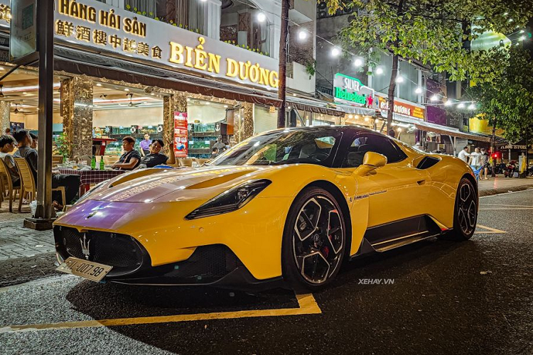 Động cơ của siêu xe Maserati MC20 Cielo kết hợp hộp số tự động ly hợp kép 8 cấp cùng hệ dẫn động cầu sau có áp dụng một số công nghệ của xe đua Công thức 1, nhờ đó siêu xe mui trần của Maserati MC20 có thể tăng tốc từ vị trí xuất phát lên 100 km/h trong thời gian dưới 2,9 giây, trước khi đạt vận tốc tối đa 325 km/h.