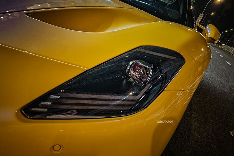 “Trái tim” của MC20 Cielo mui trần này là khối động cơ xăng V6, tăng áp kép, dung tích 3.0 lít cho công suất tối đa 621 mã lực tại tua máy 7.500 vòng/phút và mô-men xoắn cực đại 730 Nm tại tua máy 3.000 vòng/phút.