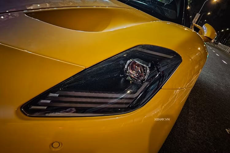 “Trái tim” của MC20 Cielo mui trần này là khối động cơ xăng V6, tăng áp kép, dung tích 3.0 lít cho công suất tối đa 621 mã lực tại tua máy 7.500 vòng/phút và mô-men xoắn cực đại 730 Nm tại tua máy 3.000 vòng/phút.