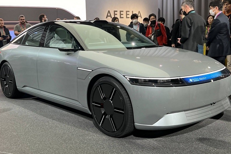 Afeela của Sony Honda được định vị ở phân khúc ôtô điện hạng sang, cạnh tranh với các mẫu xe điện đầu bảng của Mercedes-Benz, BMW, Volvo và Audi. Phiên bản thương mại của Afeela sẽ chính thức trình làng vào năm 2025 và bán tại thị trường Mỹ từ 2026.