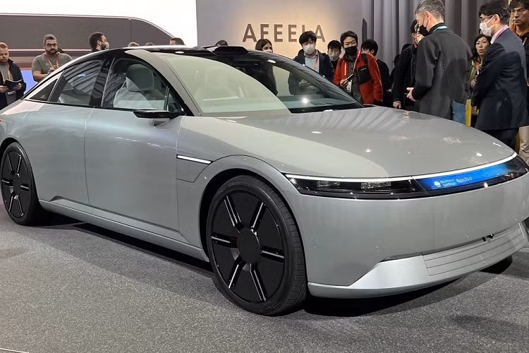 Afeela của Sony Honda được định vị ở phân khúc ôtô điện hạng sang, cạnh tranh với các mẫu xe điện đầu bảng của Mercedes-Benz, BMW, Volvo và Audi. Phiên bản thương mại của Afeela sẽ chính thức trình làng vào năm 2025 và bán tại thị trường Mỹ từ 2026.