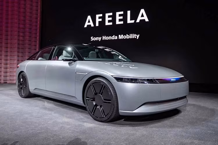 “Sony sở hữu công nghệ và các ứng dụng giải trí mà mọi người đều yêu thích. Chúng tôi đang điều chỉnh những tài nguyên để tích hợp chúng trên ô tô điện và đây là thế mạnh của chúng tôi để chống lại Tesla” - Chủ tịch kiêm COO của Sony Honda Mobility, ông Izumi Kawanishi cho biết.