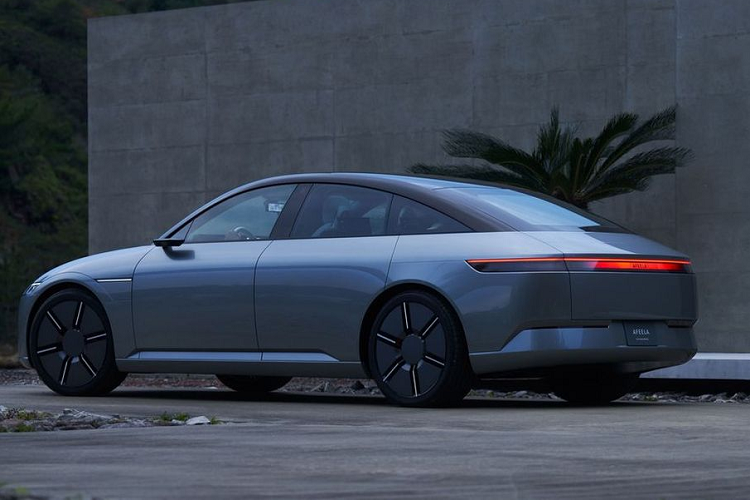 Đại diện Sony Honda Mobility còn cho biết Afeela tự lái chạy điện sẽ được tích hợp công nghệ tự lái hoàn toàn, nhờ đó, khách hàng có thể yên tâm làm việc hoặc chơi game ngay khi xe đang di chuyển.