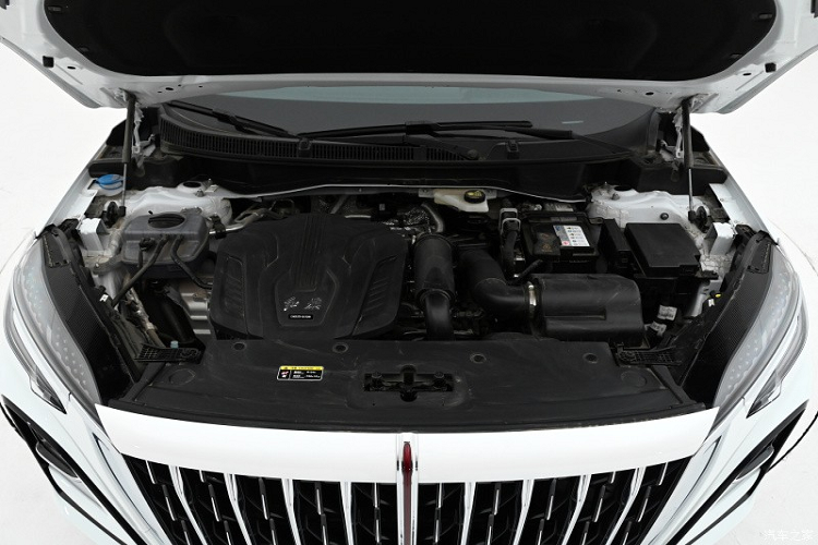 Trong ngày ra mắt chính thức vào 17/7, đã được giới thiệu tổng cộng 4 phiên bản, giá xe Hồng Kỳ HS3 2023 dao động từ 145.800 nhân dân tệ đến 195.800 nhân dân tệ (tương đương 468 triệu đồng đến 629 triệu đồng). e được áp dụng ngôn ngữ thiết kế mới của Hồng Kỳ để tạo cảm giác sang trọng hơn, không những vậy, chiều dài cơ sở của xe đã đạt 2770mm, rất lợi thế so với các dòng xe cùng phân khúc.