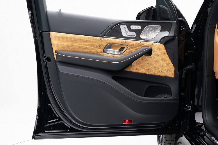 Có thể thấy mức giá Mansory đưa ra cao hơn các mẫu SUV hạng sang như Rolls-Royce Cullinan (giá khởi điểm 400.000 USD) và Bentley Bentayga (giá khởi điểm 200.000 USD).