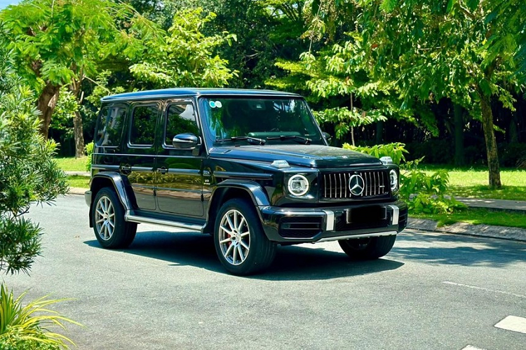 SUV hạng sang Mercedes-AMG G63 được trang bị khối động cơ xăng V8, tăng áp kép, dung tích 4.0 lít, sản sinh công suất tối đa 577 mã lực tại tua máy 6.000 vòng/phút và mô-men xoắn cực đại 850 Nm tại dải tua máy 2.500 - 3.500 vòng/phút.
