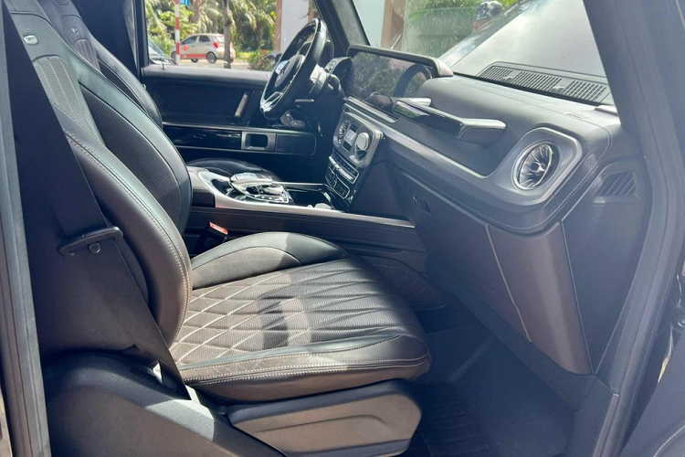 Ngoài yếu tố quá nhiều xe Mercedes-AMG G63 được nhập khẩu về nước theo diện chính hãng cũng như tư nhân, khiến các xe cũ đầy rẫy trên mạng xã hội, trong khi nhu cầu lại thấp, giá bán giảm, còn đến từ việc dòng xe SUV hạng sang Mercedes-AMG G63 có khá nhiều drama từ giới showbiz Việt, đến các đại gia...