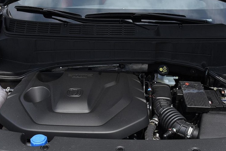 Thay đổi mạnh mẽ nhất của Changan Oshan Z6 2.0L vẫn là hệ truyền động mới của xe, chiếc SUV cỡ C được trang bị động cơ Blue Whale, 4 xi-lanh, dung tích 2.0 lít, cho ra công suất tối đa 233 mã lực, cao hơn 50 mã lực so với bản máy xăng 1.5.