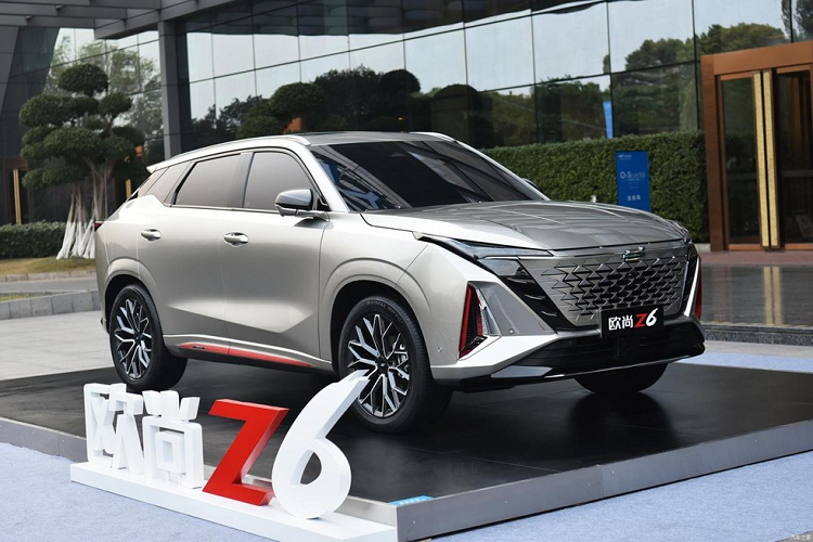 Như vậy, mẫu xe SUV Changan Oshan Z6 đã có tổng cộng 3 phiên bản được bán ra trên thị trường Trung Quốc, với 2 bản trang bị máy xăng và 1 bản PHEV.