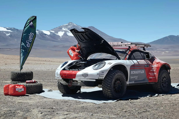 Đồng thời đưa ra nhận định rằng đây chính là nơi cao nhất trên toàn bộ Trái Đất này có đường phù hợp cho xe ôtô di chuyển và đặc biệt lại là một mẫu xe gầm thấp như Porsche 911 có thể chinh phục.