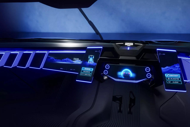 Mỗi chế độ lái sẽ được hiển thị với những giao diện người dùng khác nhau phù hợp với từng hoàn cảnh lái xe. Ở chế độ R, Hyper Force làm sáng cabin bằng ánh sáng viền nội thất màu đỏ và các bảng điều khiển phụ sẽ mở rộng về phía người lái để cung cấp dữ liệu đua quan trọng.