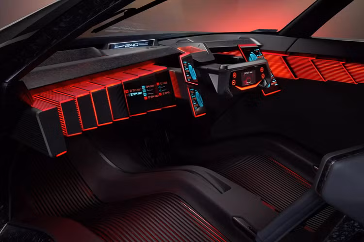 Ở chế độ GT, các bảng điều khiển phụ đóng lại, không gian cabin chuyển sang màu xanh lam và sẽ chỉ còn lại một bộ màn hình đơn giản để hiển thị thông tin thiết yếu. Người lái xe vẫn có toàn quyền truy cập vào các cài đặt điều khiển điều hòa, âm thanh, hệ thống treo và các tính năng chống trượt.