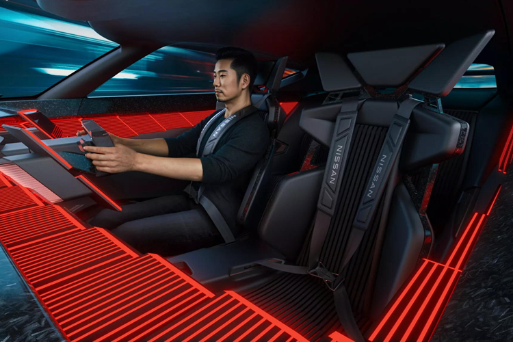 Hốc này cũng như cản trước được tích hợp nan và cánh khí động học có thể đóng mở bằng điện, trong khi đuôi của Hyper Force cũng sở hữu cánh đuôi lớn không kém. Những cánh cửa có dạng mở lật kiểu cánh bướm như siêu xe, trong khi bộ khuếch tán dưới gầm phía sau giữ cho Hyper Force bám chặt vào mặt đường.