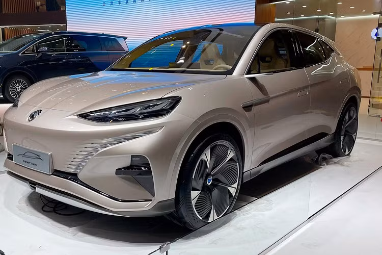 Denza N7 hay còn gọi là Tengshi N7 hoặc sẽ có tên chính thức là Liepao SUV, là một chiếc xe mới được chế tạo dựa trên mẫu xe ý tưởng Denza Inception đã ra mắt tại Triển lãm ôtô Thành Đô ở Trung Quốc vào tháng 8 năm ngoái. Theo một số thông tin trước đó của truyền thông Trung Quốc, Denza N7 sẽ trình làng ngay trong năm nay.