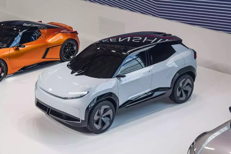 Mẫu xe này sẽ mang đến chất lượng, sự bền bỉ và đáng tin cậy vốn là dấu xác nhận của thương hiệu Toyota", hãng xe Nhật Bản khẳng định trong thông cáo báo chí. Về ngoại hình, Urban SUV Concept được áp dụng ngôn ngữ thiết kế tương tự các mẫu xe đời mới của Toyota như Prius, Crown hay Camry.