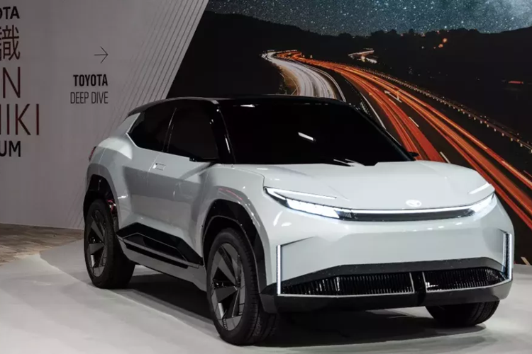 Được định vị trong phân khúc SUV cỡ B, phiên bản thương mại của Toyota Urban SUV Concept chạy điện sẽ là 1 trong 6 mẫu ôtô năng lượng mới mà hãng xe Nhật bản đã lên kế hoạch bán ở thị trường lục địa già. Tuy nhiên, hiện hãng Toyota chưa công bố nhiều thông tin liên quan đến phiên bản thương mại của mẫu xe này.