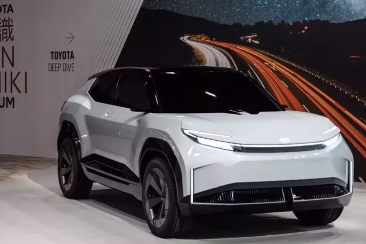 Được định vị trong phân khúc SUV cỡ B, phiên bản thương mại của Toyota Urban SUV Concept chạy điện sẽ là 1 trong 6 mẫu ôtô năng lượng mới mà hãng xe Nhật bản đã lên kế hoạch bán ở thị trường lục địa già. Tuy nhiên, hiện hãng Toyota chưa công bố nhiều thông tin liên quan đến phiên bản thương mại của mẫu xe này.