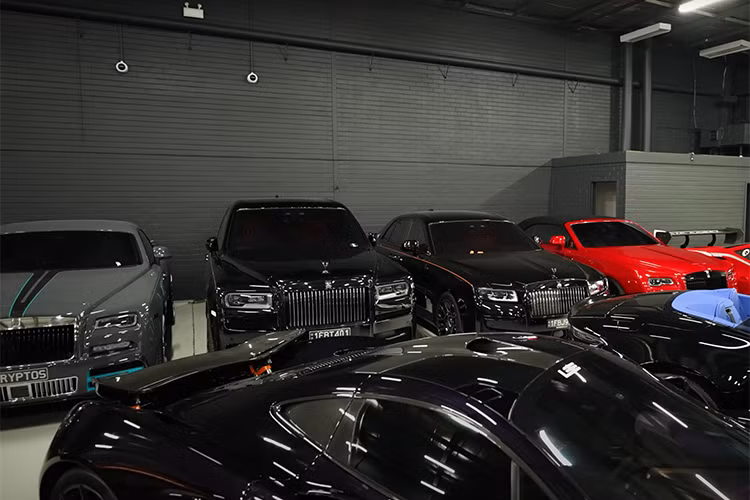 Không giống như nhiều nhà sưu tập khác, Escalante không chỉ để xe của mình mục nát trong nhà kho, thay vào đó, anh ấy thường xuyên lái chúng và còn hào phóng cho bạn bè trải nghiệm.