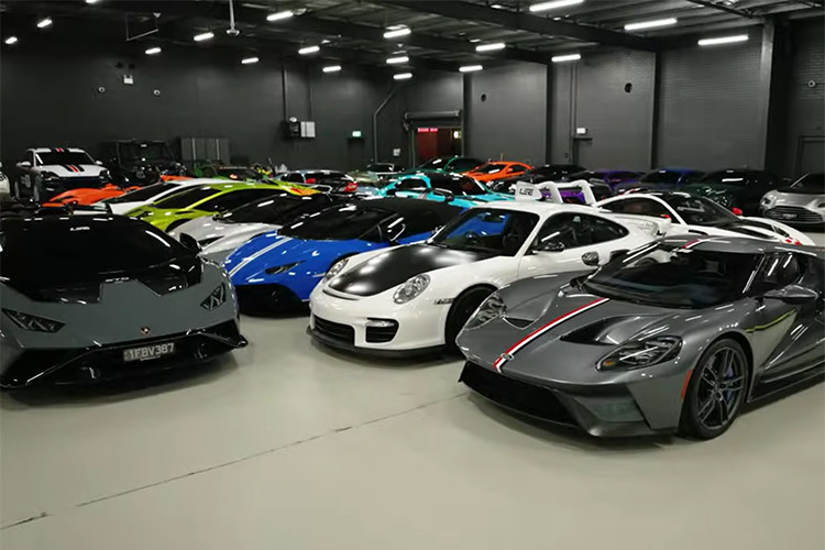 Gần đây, Laurence Escalante cũng đã nhận được một chiếc Mercedes-Benz SLR McLaren HDK và thậm chí còn sở hữu 2 chiếc xe đua rất đắt đỏ khác là Lamborghini Essenza SCV12 và Ferrari FXX K Evo, sẽ mang chúng vào đường đua để trải nghiệm khi rảnh rỗi.