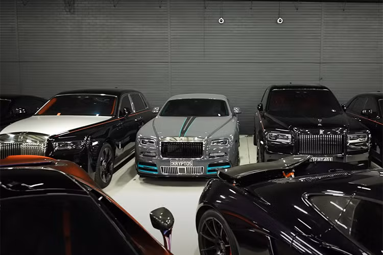 Không giống như nhiều nhà sưu tập khác, Escalante không chỉ để xe của mình mục nát trong nhà kho, thay vào đó, anh ấy thường xuyên lái chúng và còn hào phóng cho bạn bè trải nghiệm.