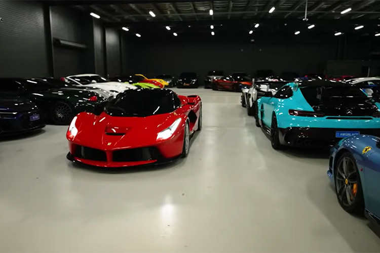 Thú vui sưu tập siêu xe của tỷ phú Laurence Escalante chỉ diễn ra khoảng 2 năm trước, lúc đó, anh chỉ bắt đầu xây dựng bộ sưu tập của mình với 49 xe, nhưng hiện nay anh đã có đến 120 chiếc xe trong garage.