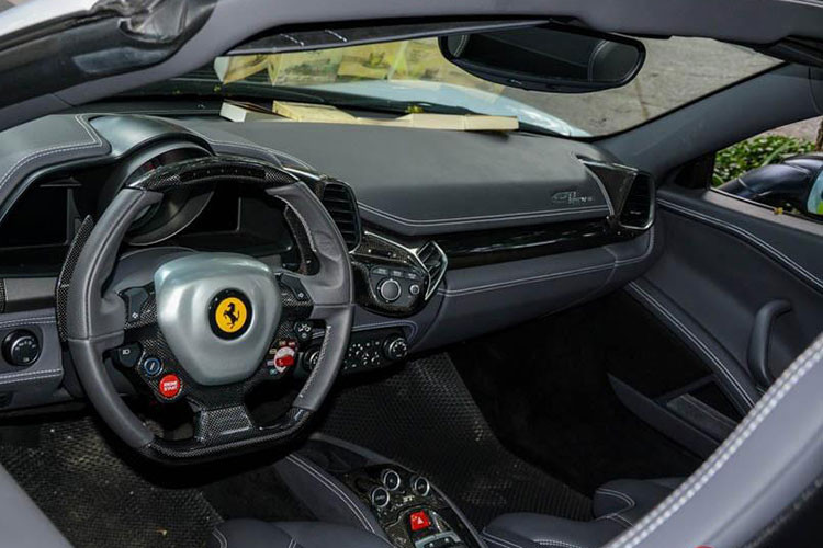 Thông tin chúng tôi có được, chiếc siêu xe mui trần Ferrari 458 Spider mang biển số 51F-609.77 đã được nhập về nước từ 7 năm trước, chủ nhân lúc đó của xe không ai khác ngoài doanh nhân Đặng Lê Nguyên Vũ, nhưng sau 5 năm sở hữu đã bán lại khiến siêu ngựa trải qua vài đời chủ trước khi được nhà sưu tập xe lớn nhất Việt Nam mua lại.
