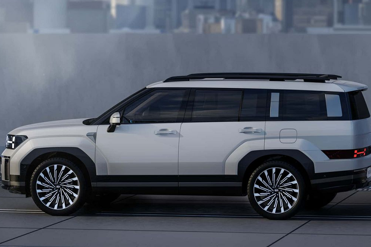 Cuối cùng là khối động cơ hybrid sạc điện đi kèm hộp số tự động 6 cấp chưa rõ thông số toàn hệ thống. Hyundai tạm thời chỉ cung cấp thông số động cơ độc lập là 158 mã lực và 265 Nm. Tại Việt Nam, SantaFe đang được phân phối với 5 phiên bản, đi cùng mức giá từ 1,055 - 1,450 tỷ đồng. Chưa rõ khi nào SantaFe 2024 sẽ được đưa về, tuy nhiên đây là một mẫu xe chủ lực của Hyundai tại Việt Nam nên chắc chắn hãng sẽ không bỏ qua cơ hội nâng cấp để cạnh tranh với các đối thủ như; Toyota Fortuner, Ford Everest, VinFast VF8,...