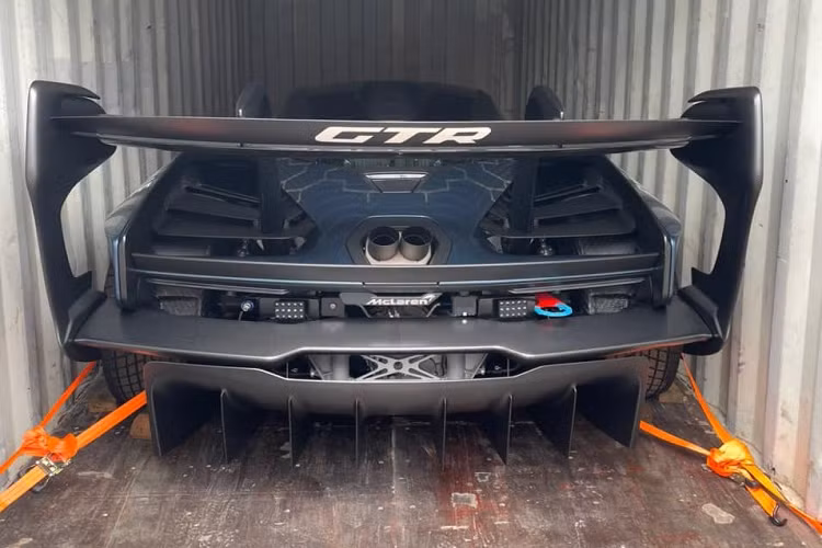 Tại thị trường nước ngoài, mức giá xe McLarren Senna GTR khi vừa ra bán từ khoảng hơn 2 triệu USD (tương đương 50 tỷ đồng), hiện chưa rõ khi về Việt Nam xe có giá bao nhiêu nhưng chắc chắn sẽ rất đắt đỏ.