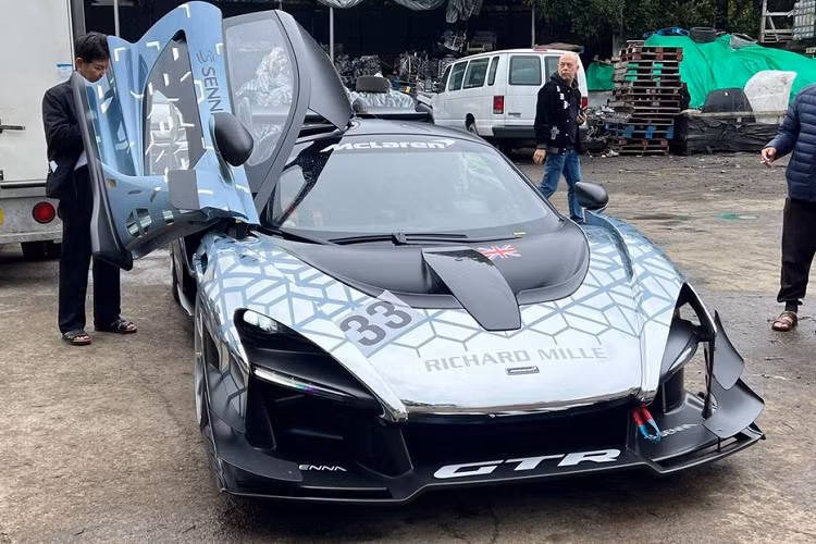 Dù là vậy, không ai dám tin có đại gia Việt nào muốn sở hữu McLaren Senna GTR, mẫu siêu xe chỉ dành cho đường đua, chạy trên đường phố là không hợp pháp, lại còn được sản xuất giới hạn 75 chiếc trên toàn thế giới và giá bán trên 2 triệu đô la.