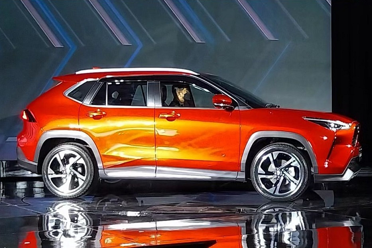 Tại thị trường Indonesia, xe có tổng cộng 6 phiên bản là G MT, G CVT, S CVT, S GR Sport CVT, S Hybrid và S GR Sport Hybrid. Hiện giá xe Toyota Yaris Cross 2023 tại thị trường này vẫn chưa được công bố.