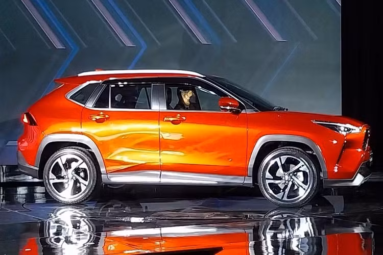 Tại thị trường Indonesia, xe có tổng cộng 6 phiên bản là G MT, G CVT, S CVT, S GR Sport CVT, S Hybrid và S GR Sport Hybrid. Hiện giá xe Toyota Yaris Cross 2023 tại thị trường này vẫn chưa được công bố.