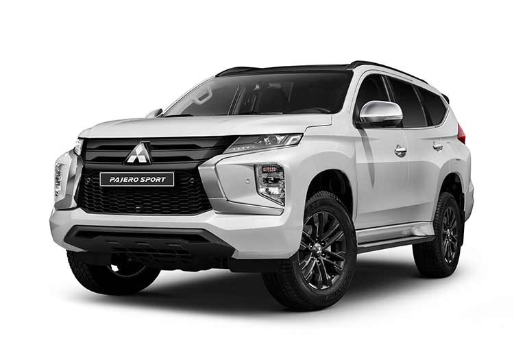 Theo đó, Mitsubishi Pajero Sport 2023 mới sẽ có thêm ba tùy chọn màu sơn mới là: đỏ - đen, trắng - đen và đen, đi cùng một số chi tiết như: mặt ca lăng, giá nóc, mui xe, cản trước, cản sau, cánh lướt gió và mâm xe sơn được sơn màu đen. 