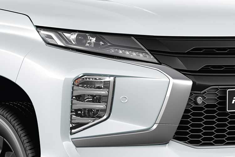 Bên cạnh đó, mẫu xe SUV Mitsubishi Pajero Sport 2023 tại Việt Nam còn được trang bị thêm hai tính năng mới là hệ thống lọc không khí Nano-X và cảm biến áp suất lốp.