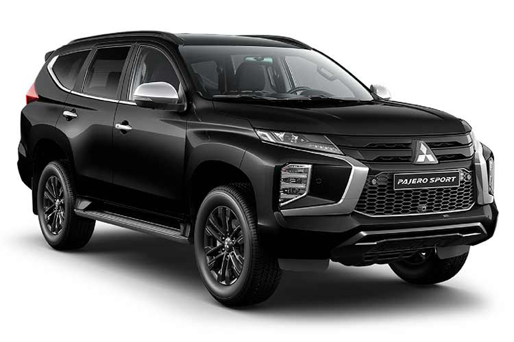 Về trang bị an toàn, Mitsubishi Pajero Sport sở hữu hàng loạt tính năng hỗ trợ lái như: 6-7 túi khí, hệ thống cân bằng điện tử, hỗ trợ khởi hành ngang dốc và cảm biến trước/sau tiêu chuẩn. Bản cao cấp sẽ có thêm hệ thống hỗ trợ xuống dốc, hệ thống kiểm soát hành trình thích ứng, cảnh báo điểm mù, cảnh báo phương tiện cắt ngang phía sau...