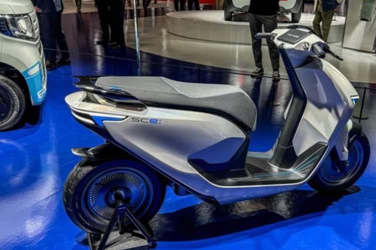 Honda SCe hoàn toàn mới sẽ có khả năng di chuyển tốt với pin được tích hợp, đồng thời có được khả năng thay pin linh hoạt. Dự kiến, xe sẽ ra mắt trong năm 2024, cùng với thời điểm Honda đem dải sản phẩm xe máy điện đến “tham chiến” tại Ấn Độ.