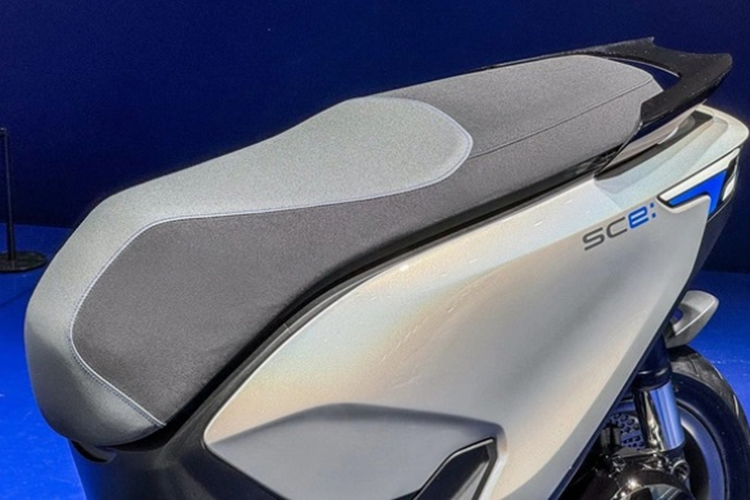 Ở phiên bản concept này xe chưa được trang bị màn hình nhưng bản thương mại có lẽ sẽ có màn LCD có khả năng kết nối với điện thoại thông minh.