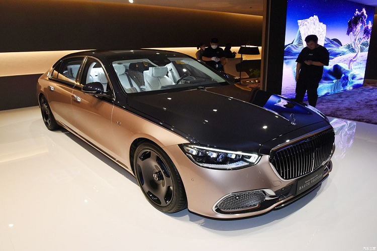 Thương hiệu ngôi sao 3 cánh khẳng định sedan siêu sang Mercedes-Maybach S680 Haute Voiture là một trong những mẫu xe sang trọng nhất mà hãng từng tạo ra. Có thể nói, Mercedes-Maybach S680 Haute Voiture là phiên bản "tối thượng" của dòng xe sang S-Class.