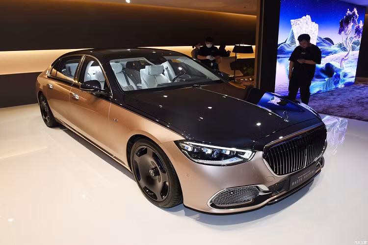 Thương hiệu ngôi sao 3 cánh khẳng định sedan siêu sang Mercedes-Maybach S680 Haute Voiture là một trong những mẫu xe sang trọng nhất mà hãng từng tạo ra. Có thể nói, Mercedes-Maybach S680 Haute Voiture là phiên bản "tối thượng" của dòng xe sang S-Class.