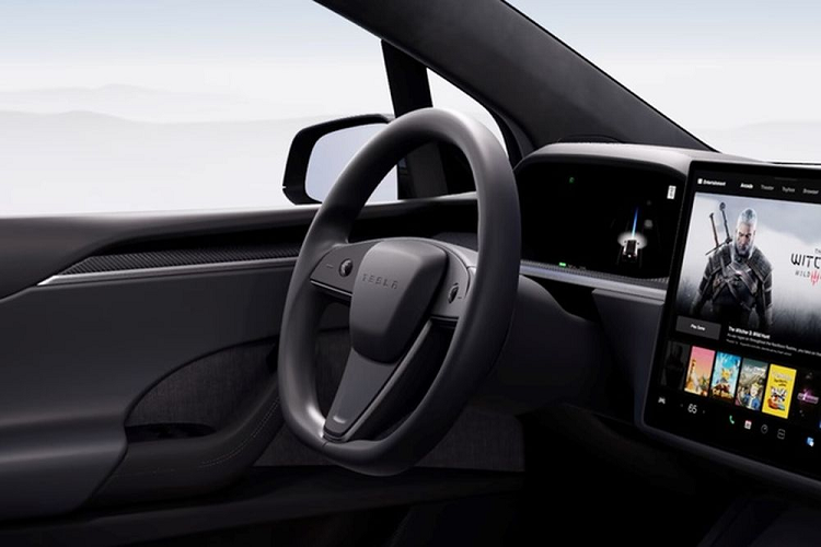 Tesla vừa tiến hành một số cập nhật đối với các mẫu xe của hãng trong năm 2023. Theo đó, vô lăng tròn trên Tesla Model S và Model X đã quay trở lại dưới dạng tùy chọn miễn phí. Trước đó, vô lăng Yoke là trang bị mặc định trên các mẫu xe này từ năm 2021.