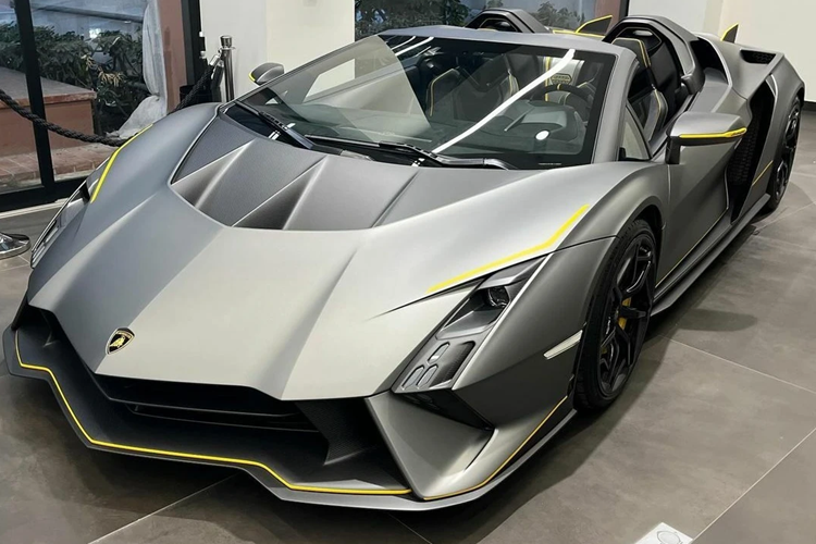 Với Autentica và Invencible, Lamborghini đã chính thức khép lại thời kỳ vàng son của động cơ V12 hút khí tự nhiên thuần túy, xuất phát từ chiếc 350 GT và chấm dứt cùng mẫu Aventador. Lamborghini Autentica đặc biệt vẫn được trang bị động cơ V12 hút khí tự nhiên nhưng đi kèm động cơ điện, giúp tổng công suất đạt mức 1.015 mã lực.