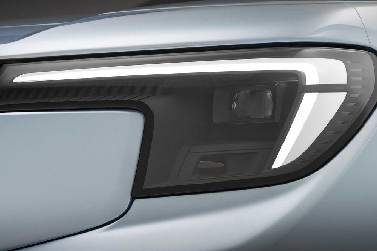 Theo công bố của nhà sản xuất, Ford Explorer EV có thể tích khoang hành lý là 450 lít, tăng lên tối đa 1.400 lít khi gập hàng ghế sau. Sàn khoang có thể hạ thấp để tối ưu không gian chứa đồ hoặc nâng cao để chặn đồ đặt tại đây để người dùng sử dụng khoang ẩn bên dưới. 